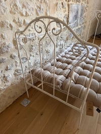 Image 9 of Petit lit ancien en fer forgé - Mobilier rénové 