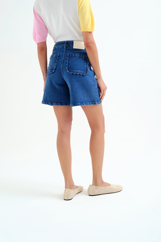 Image of Short vaquero con detalle en los bolsillos.