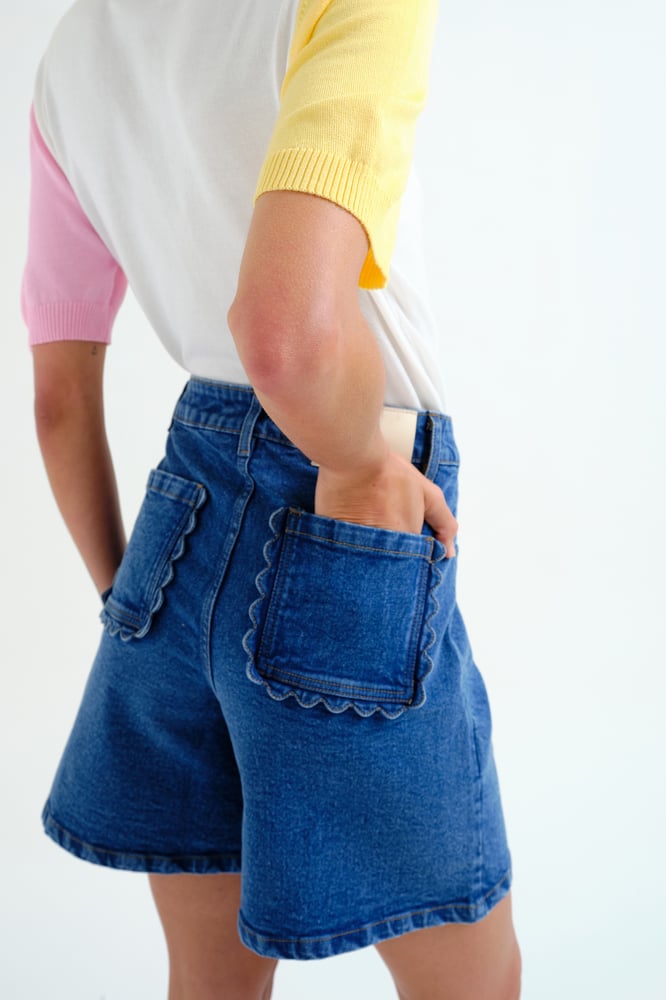 Image of Short vaquero con detalle en los bolsillos.