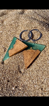 Image 3 of Triangolo Cala Comte - Orecchini Artigianali in Legno e Resina