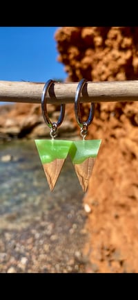 Triangolo Cala Gracioneta - Orecchini in Legno e Resina