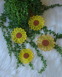 Image 1 of Aplique de Girasol – Diseño de Bordado Digital