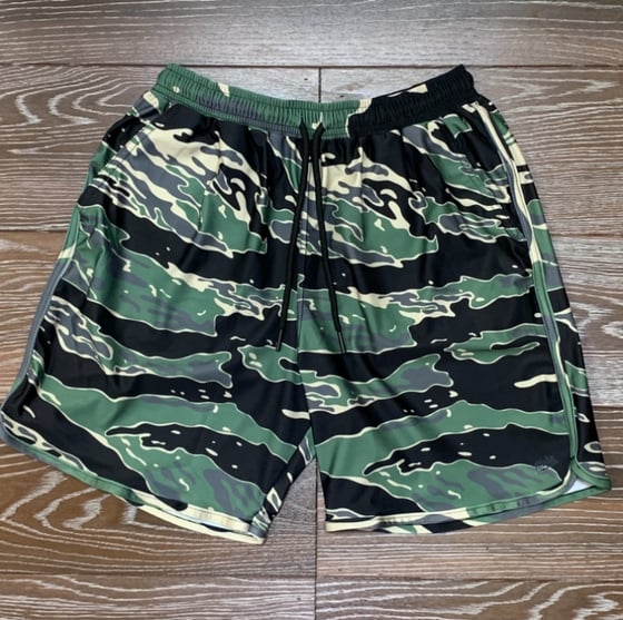 Image of NIUHI HO'ONALO MEN'S DRI FIT SHORTS