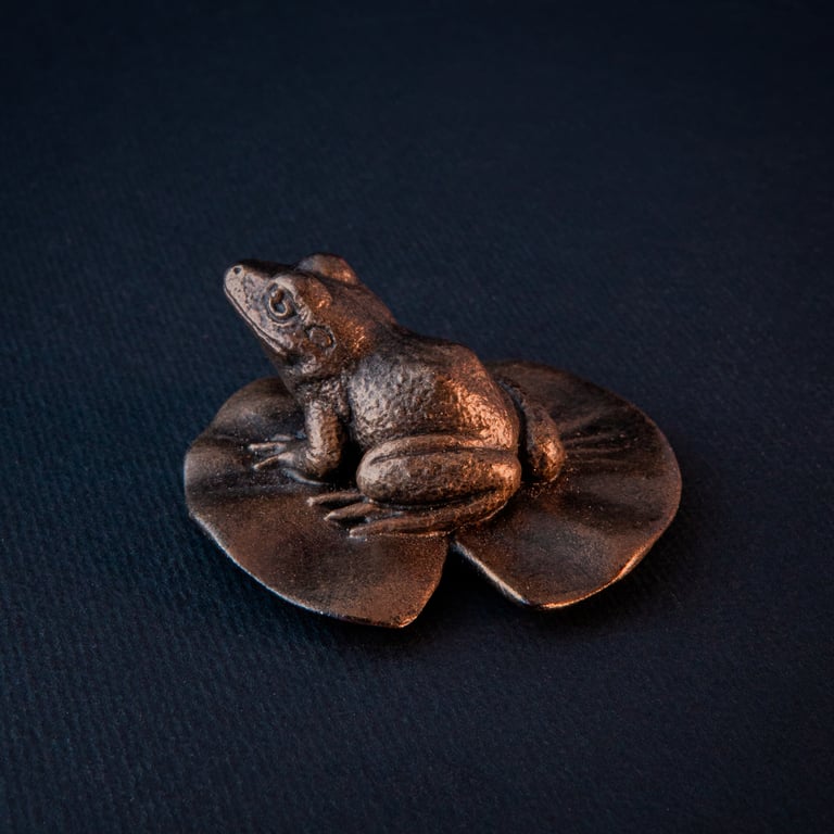 Frog resin figure Image 2