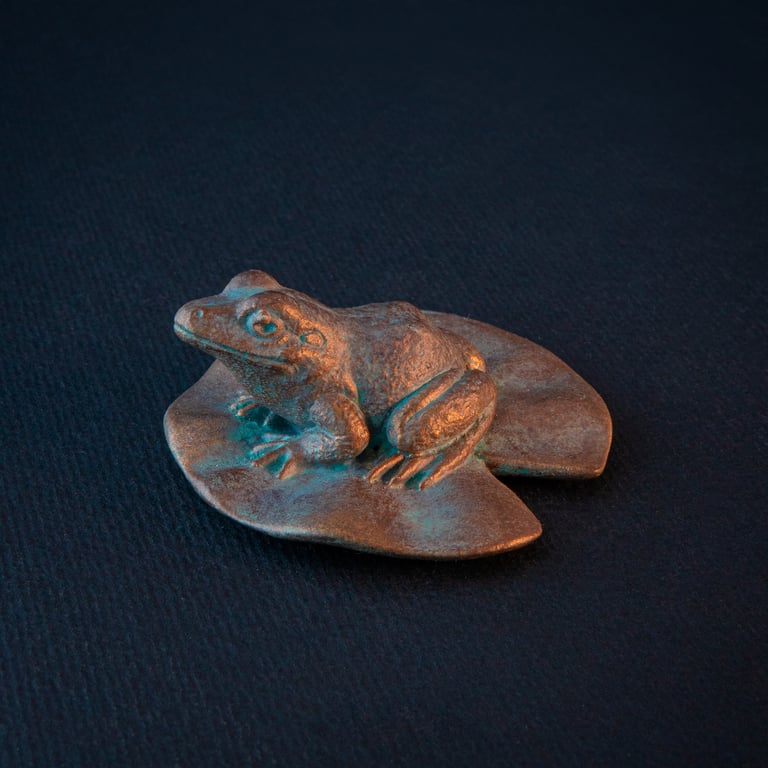 Frog resin figure