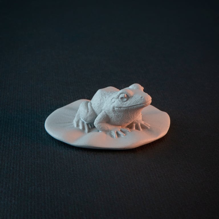 Frog resin figure Image 3