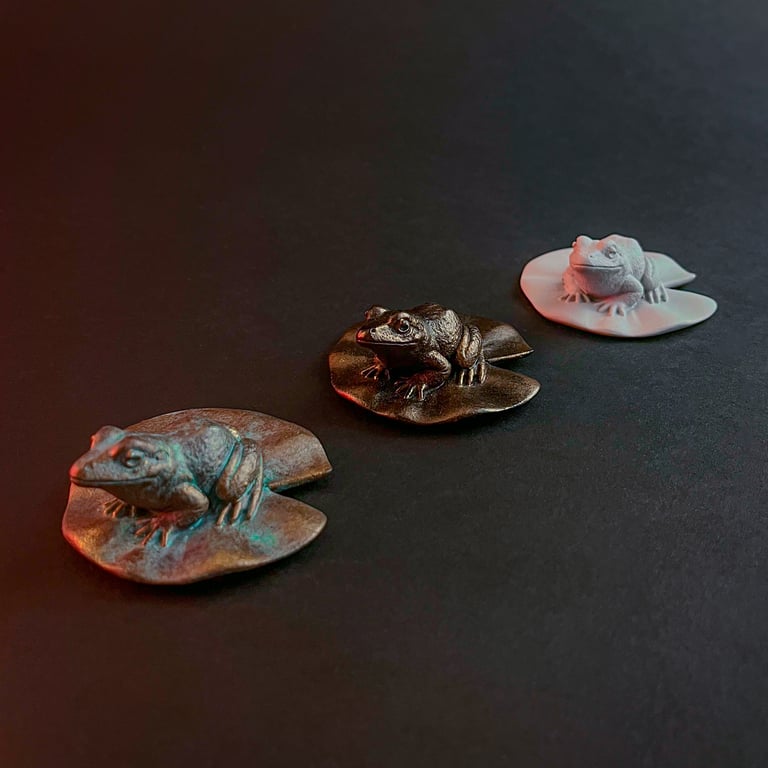 Frog resin figure Image 4