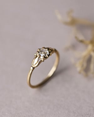 Image of 18ct Yellow gold 'Fleur de Lys' 4.0mm rose-cut diamond ring (LON278)