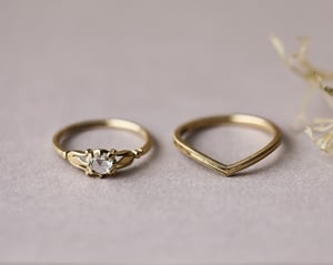 Image of 18ct Yellow gold 'Fleur de Lys' 4.0mm rose-cut diamond ring (LON278)