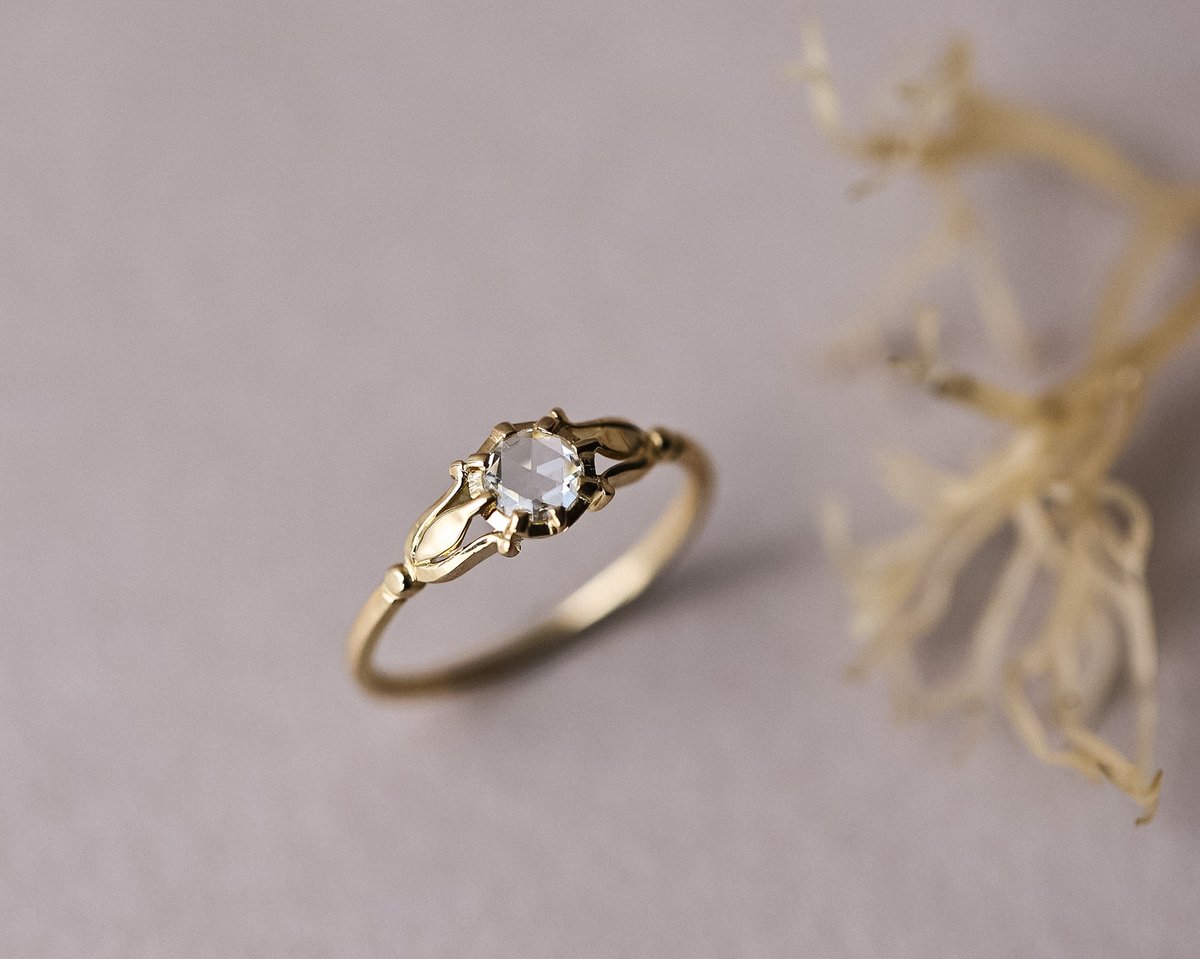 Image of 18ct Yellow gold 'Fleur de Lys' 4.0mm rose-cut diamond ring (LON278)