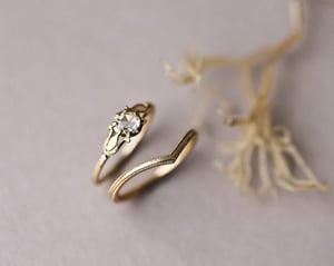 Image of 18ct Yellow gold 'Fleur de Lys' 4.0mm rose-cut diamond ring (LON278)
