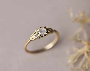 Image of 18ct Yellow gold 'Fleur de Lys' 4.0mm rose-cut diamond ring (LON278)