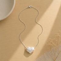 Image 2 of Χειροποίητο Κεραμικό Κολιέ "Pearl Heart" – Ατσάλινη Αλυσίδα