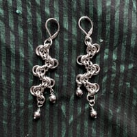 Image 1 of IV - STAGGERED BYZANTINE CHAINMAIL EARRINGS WITH BEADS