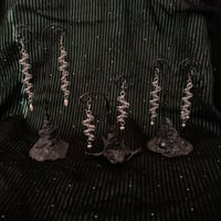 Image 4 of V - STAGGERED BYZANTINE CHAINMAIL EARRINGS WITH LILAC PEARLS