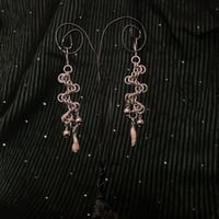 Image 3 of VI - STAGGERED BYZANTINE CHAINMAIL EARRINGS WITH PEARL AND BEADS
