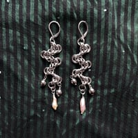 Image 1 of VI - STAGGERED BYZANTINE CHAINMAIL EARRINGS WITH PEARL AND BEADS