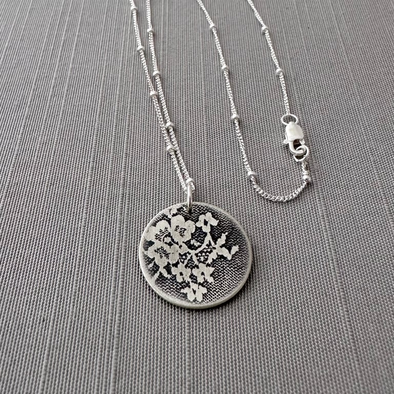 Silver Lace Circle Necklace Image 4