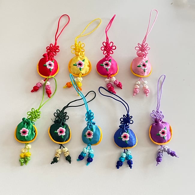 Flower Knot Outlined Pouch Norigae