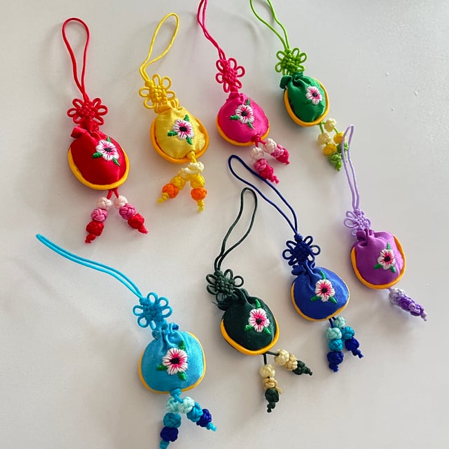 Flower Knot Outlined Pouch Norigae