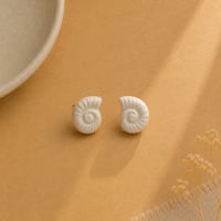 Image 2 of Χειροποίητα Κεραμικά Σκουλαρίκια "White Spiral Shell Studs"