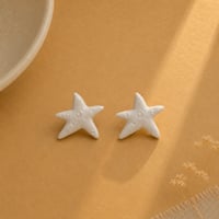 Image 2 of Χειροποίητα Κεραμικά Σκουλαρίκια "White Starfish Studs"