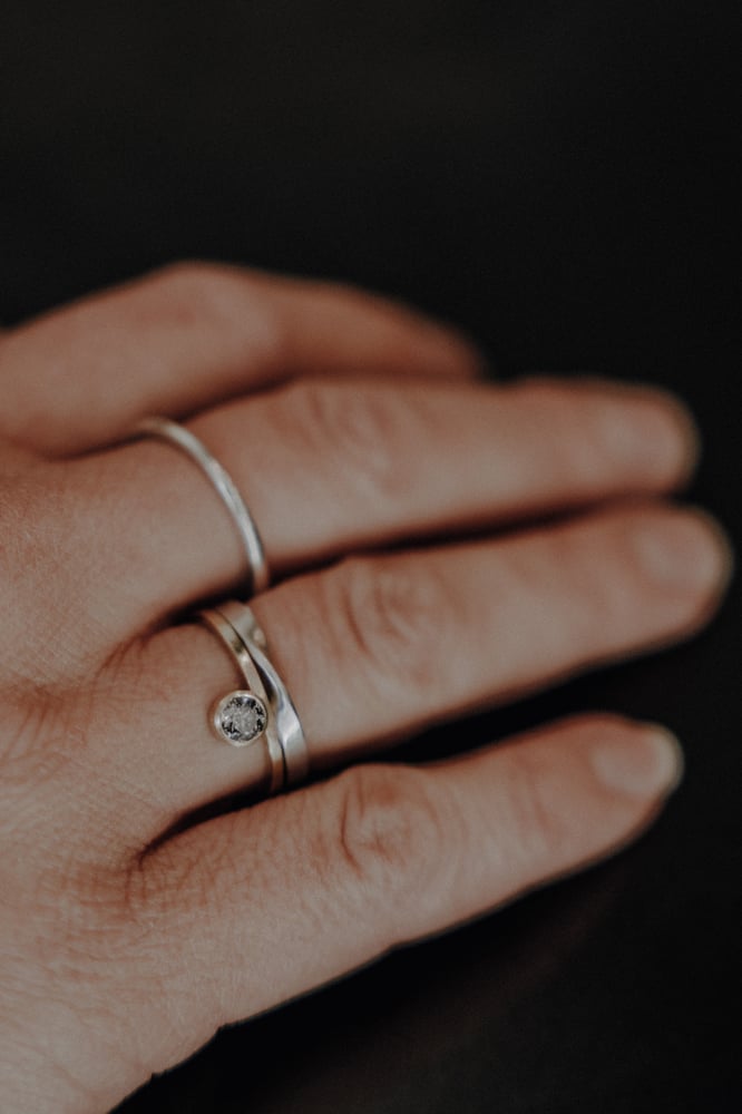 Image of SIDEWAYS STONE RING