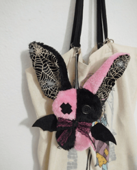 Llavero murciélago black&pink2