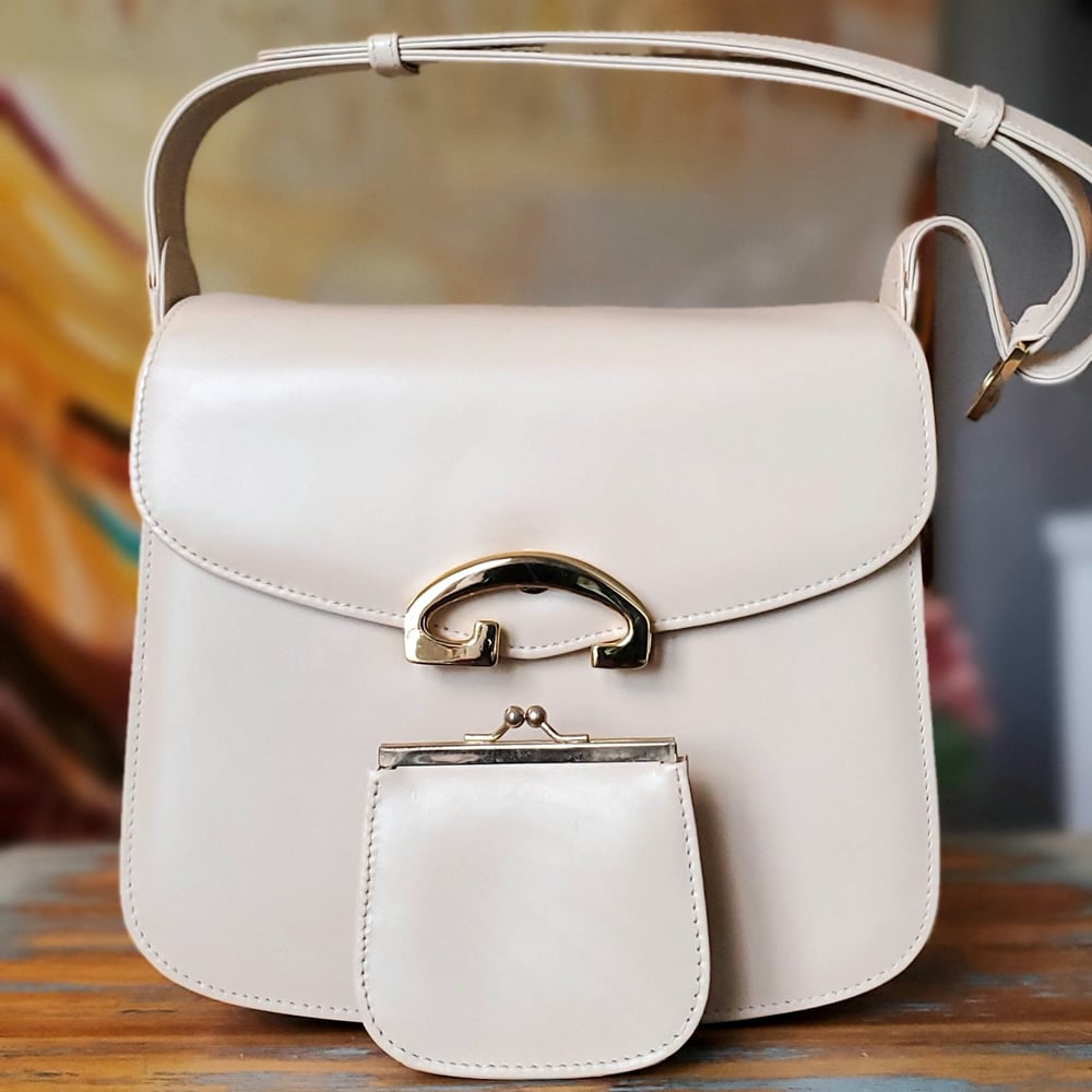 Image of Vtg. Gucci Cream Shoulder Bag and Change Purse
