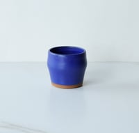 Image 2 of Cortado cup in Cobalt