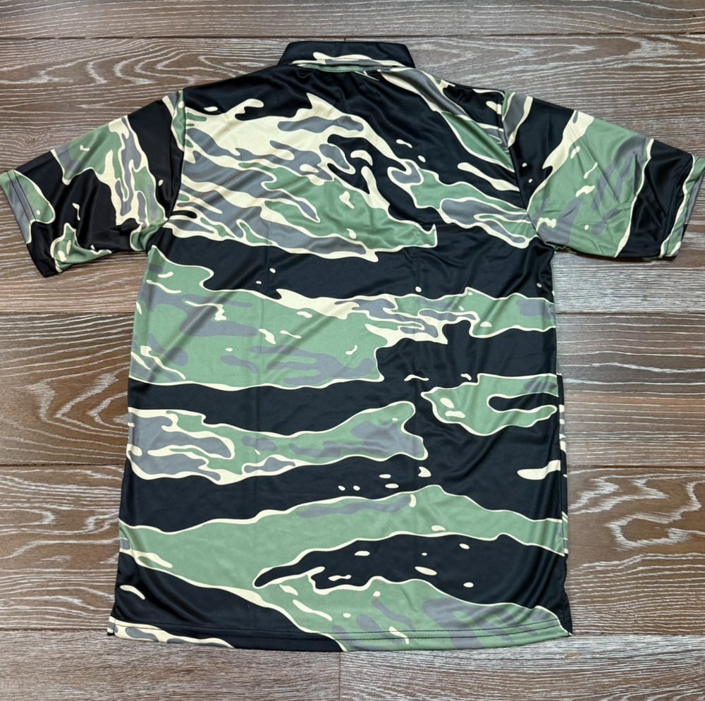 Image of NIUHI HO'ONALO GRN MEN'S DRI FIT POLO SHIRT 
