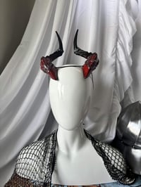 Image 4 of Filagree Succubus Horns | Ombre Red Glitter | L