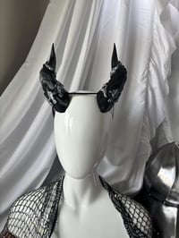 Image 1 of Filagree Dragon Horns | Silver Glitter | L