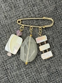 Image 2 of 18k Brooch Jumble