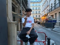 Image 5 of T-shirt « Pas la Light à Tout les Floors » 