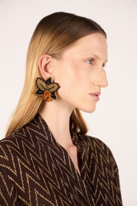 Image 1 of ORECCHINO ORCHIDEA PICCOLO ORO/NERO