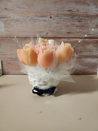 Image 3 of Medium flower arrangement 123