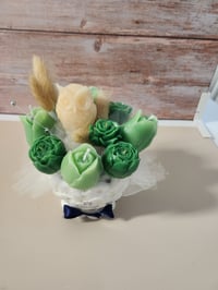 Image 3 of Medium flower arrangement 124