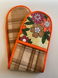 Brown Floral Oven Mitt