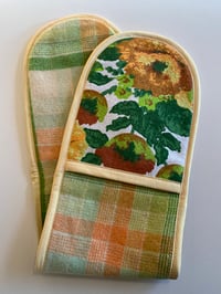 Green Flower Oven Mitt