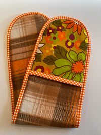 70’s Floral Oven Mitt