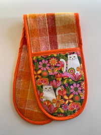 Image 2 of Kitty Cat Oven Mitt