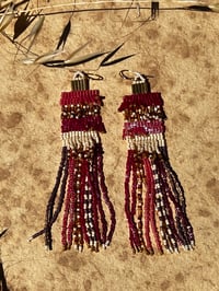 Image 1 of Boucles d’oreilles « Kilim » fushia et doré 