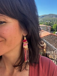 Image 3 of Boucles d’oreilles « Kilim » fushia et doré 