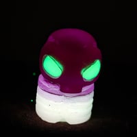 Image 2 of Gus skelly- white/clear purp