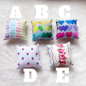 Image of 1:6 dollhouse cushions