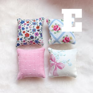 Image of 1:12 dollhouse cushions