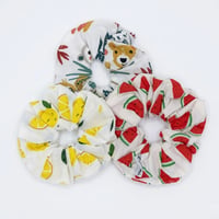Image 2 of Βαμβακερό Scrunchie - "Melon Slice" (14cm)⁠