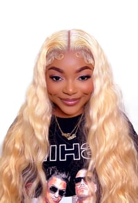 Image 2 of THE SIGNATURE 613 BLONDE BODY WAVE