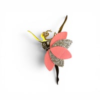 Image 1 of Broche ballet  - Doré / Pêche 